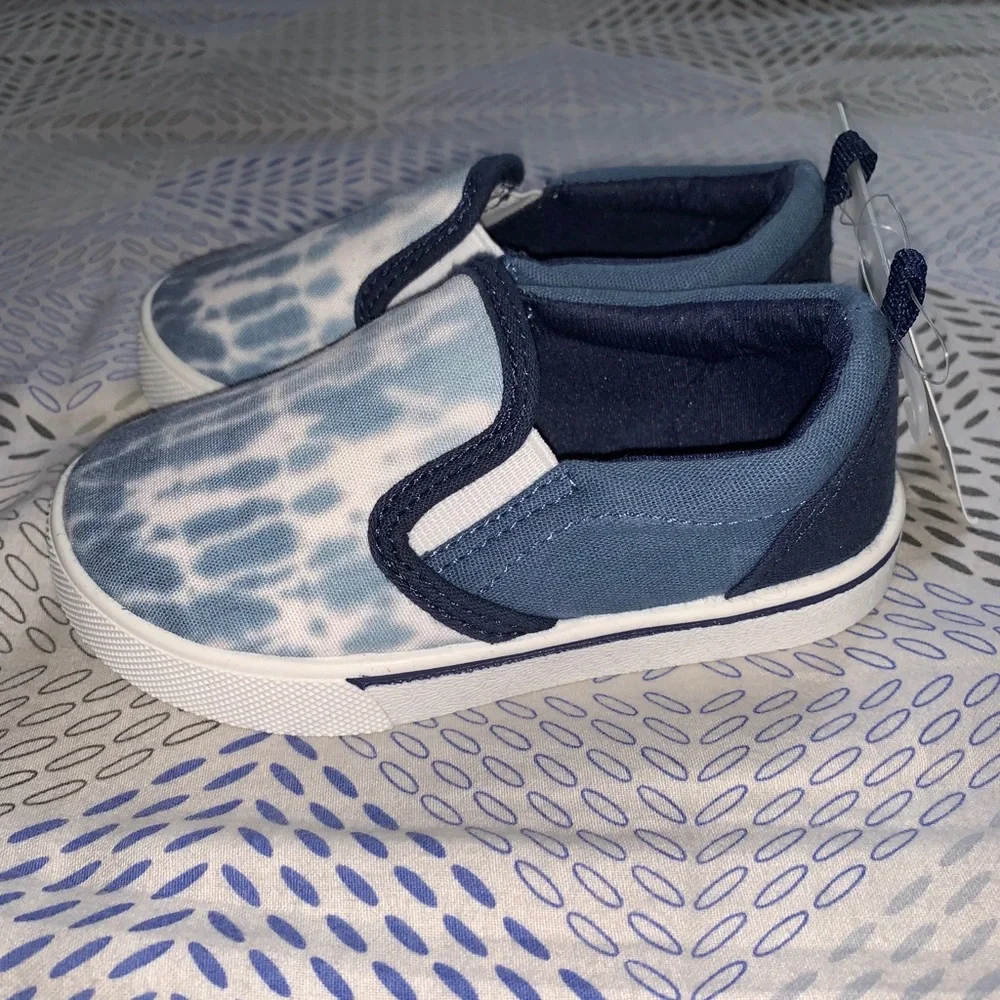 Oshkosh Unisex toddler tie dye slip on sneakers size 8